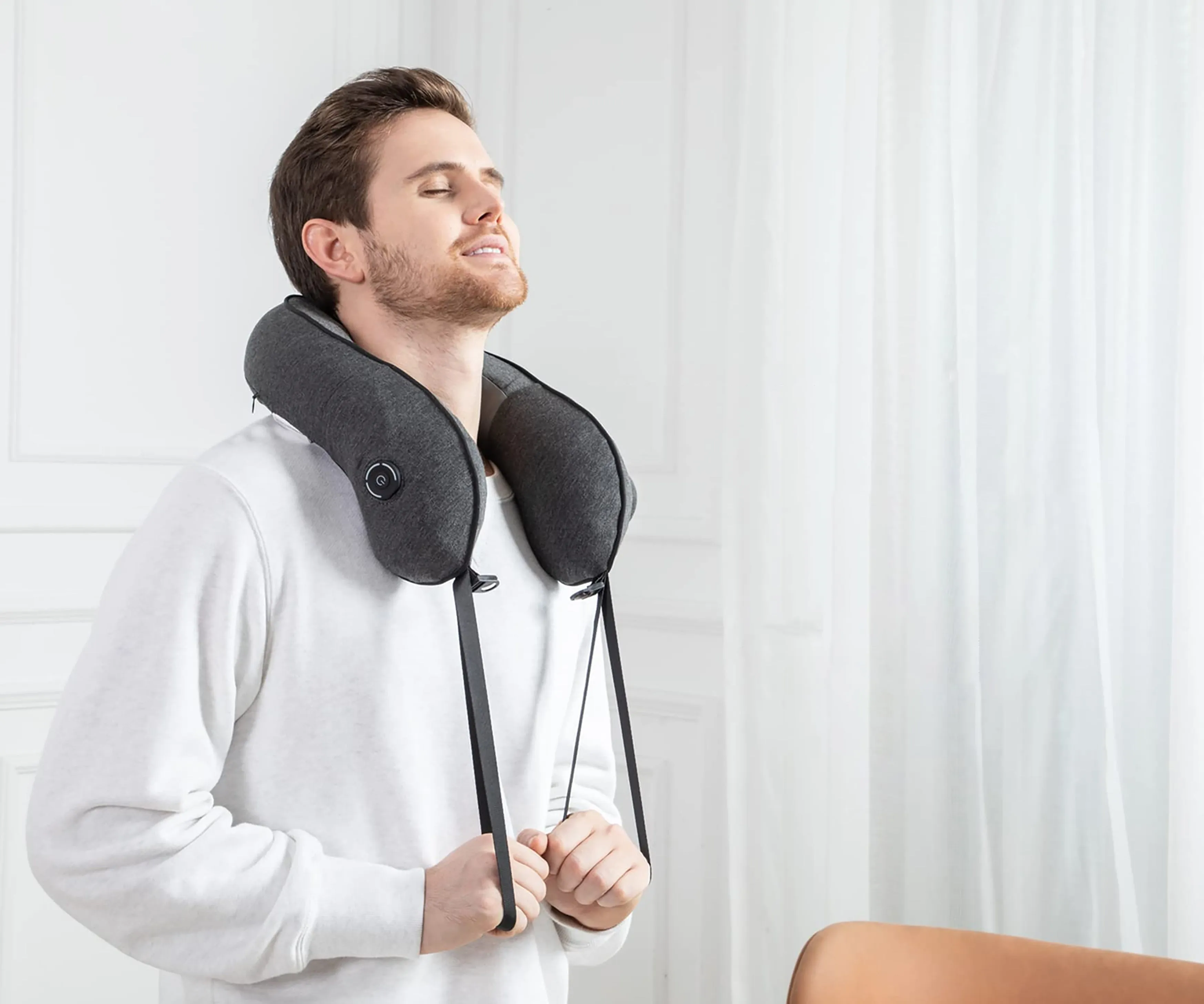 BOSSCARE Shiatsu Pillow Neck Massager Cordless Portable Travel Massager for Pain Relief